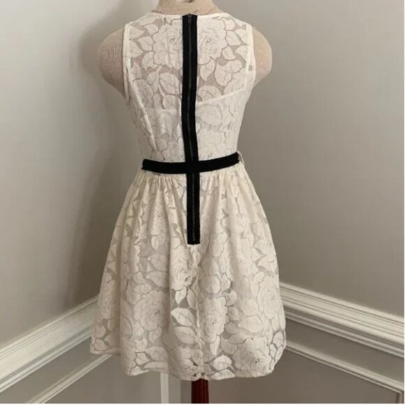 Monteau Lace Dress Ivory with black ribbon belt Size Small - Picture 2 of 9